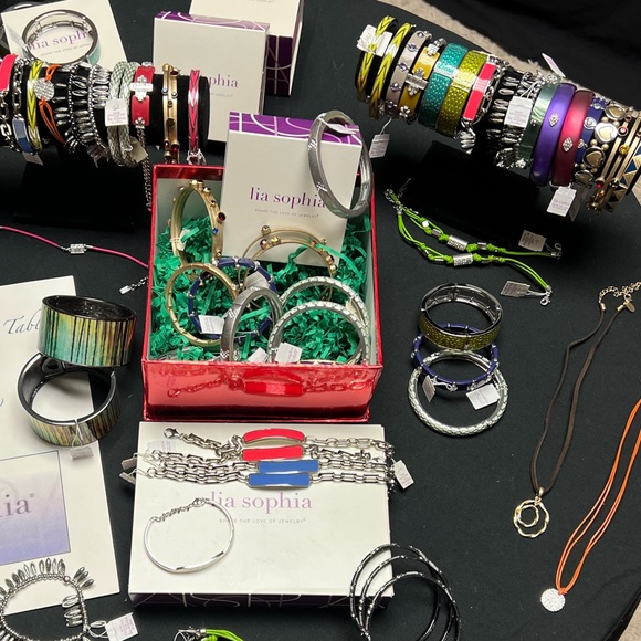 NWT Lia Sophia box 10 NEW pieces total retail $500+ necklaces, bracelets, rings - Picture 14 of 16